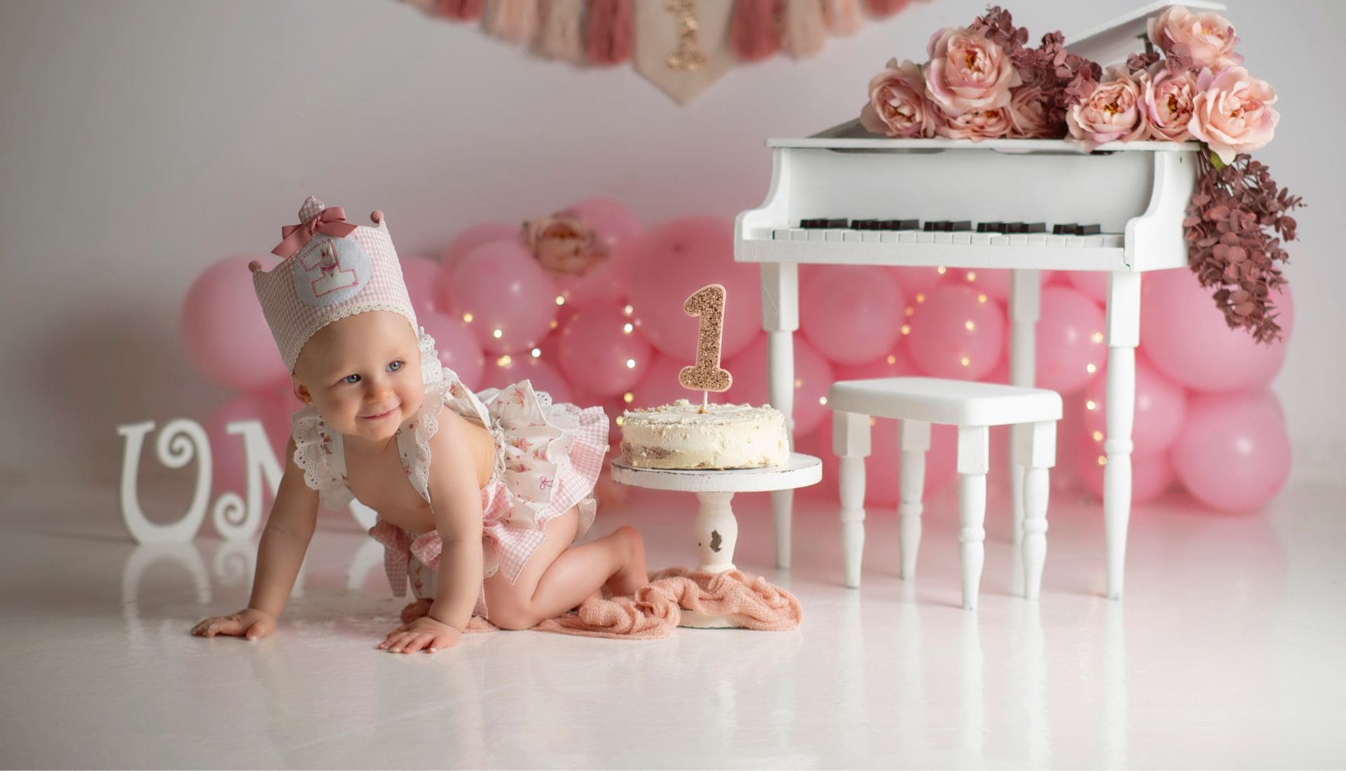 Sesión de fotos Cumpleaños bebé Alejandra mato Fotografía